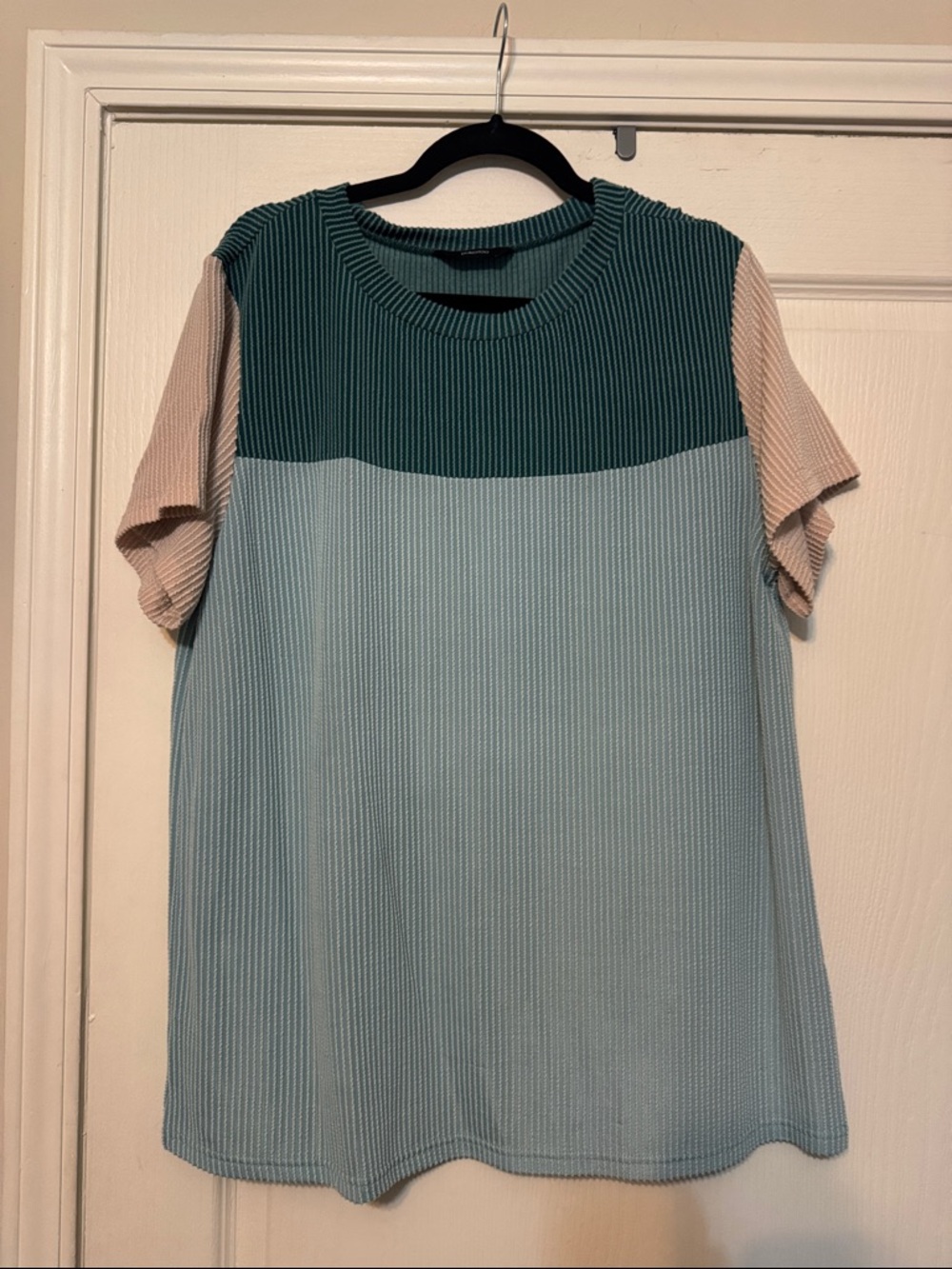 Colorblock Short Sleeve Pleated Tee in Teal, Light Blue & Beige
